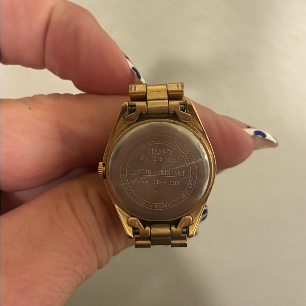 Vintage Timex Gold Watch with White mother of pearl Face - Picture 5 of 5